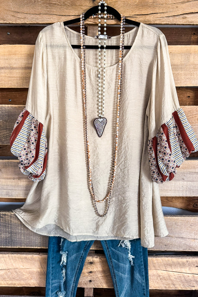 Bold Moves Top - Beige