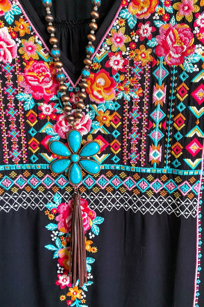 AHB EXCLUSIVE: Rainy Rose Blouse - Black .