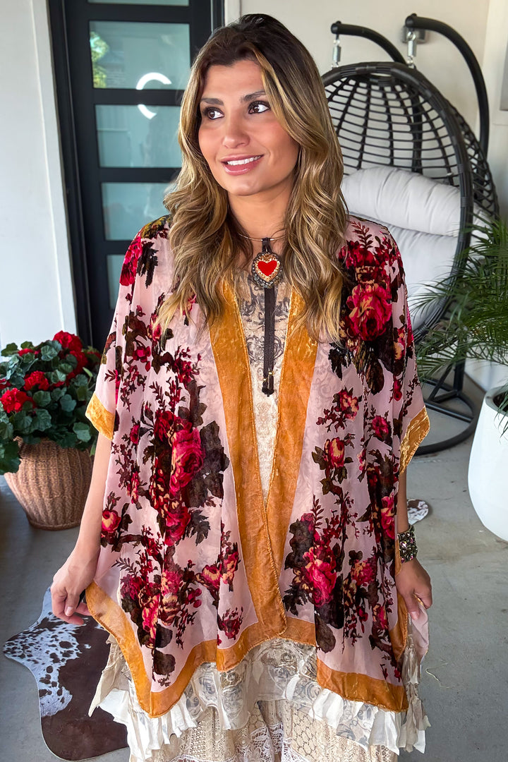 True Burnout Velvet Masterpiece  Kimono - Gold Bord