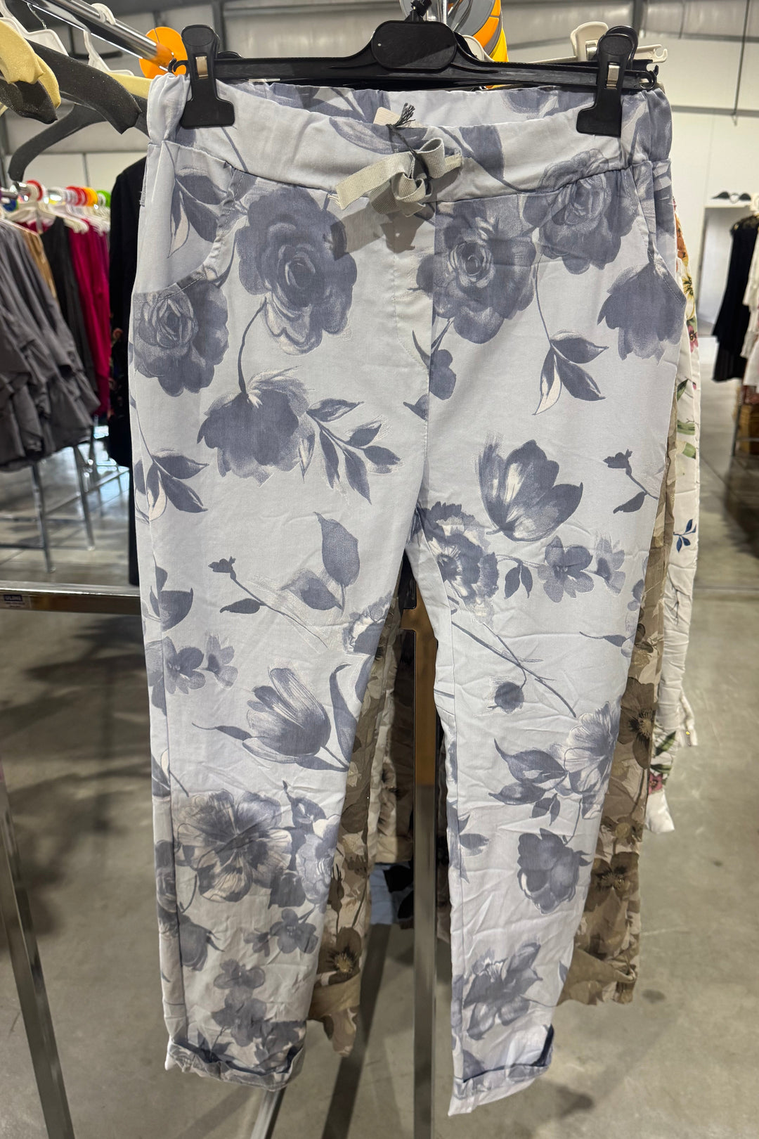 Made in Italy Scrunchy Stretch Floral Jogger Pants – Ultra Comfortable- Floral Blue