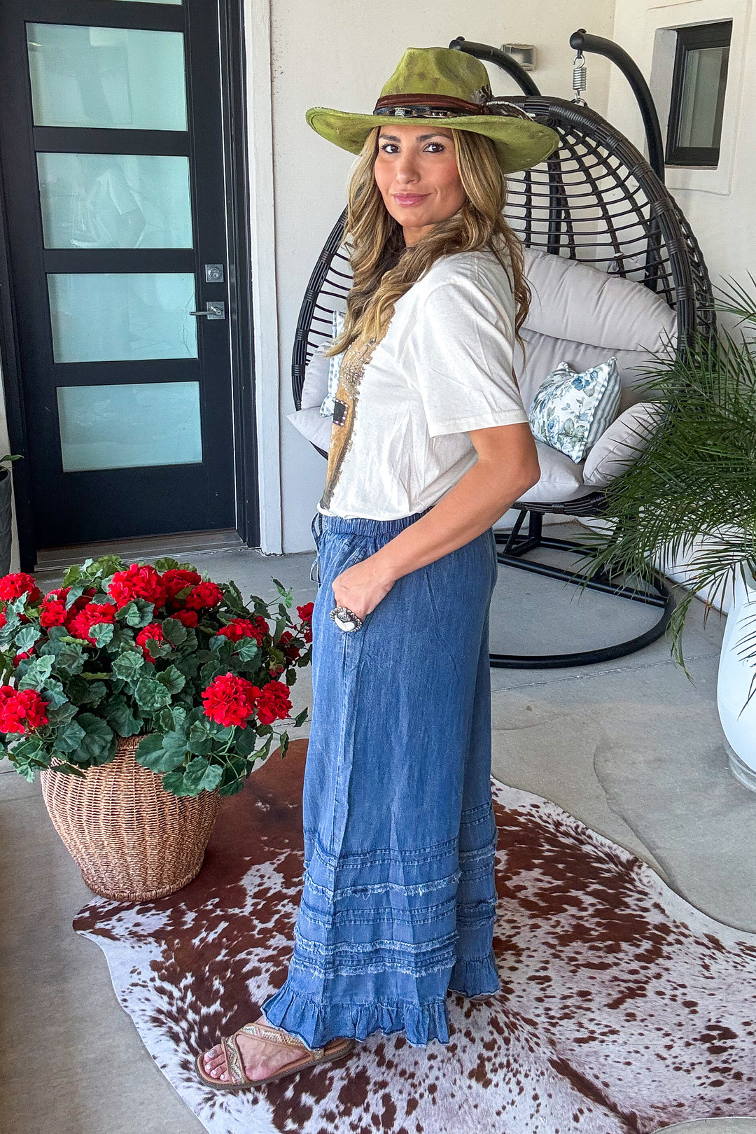 Ruffle Bottom Jeans - Dark Denim