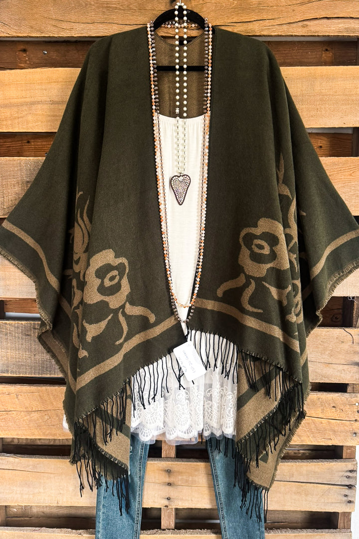Looking Around You Poncho - Green