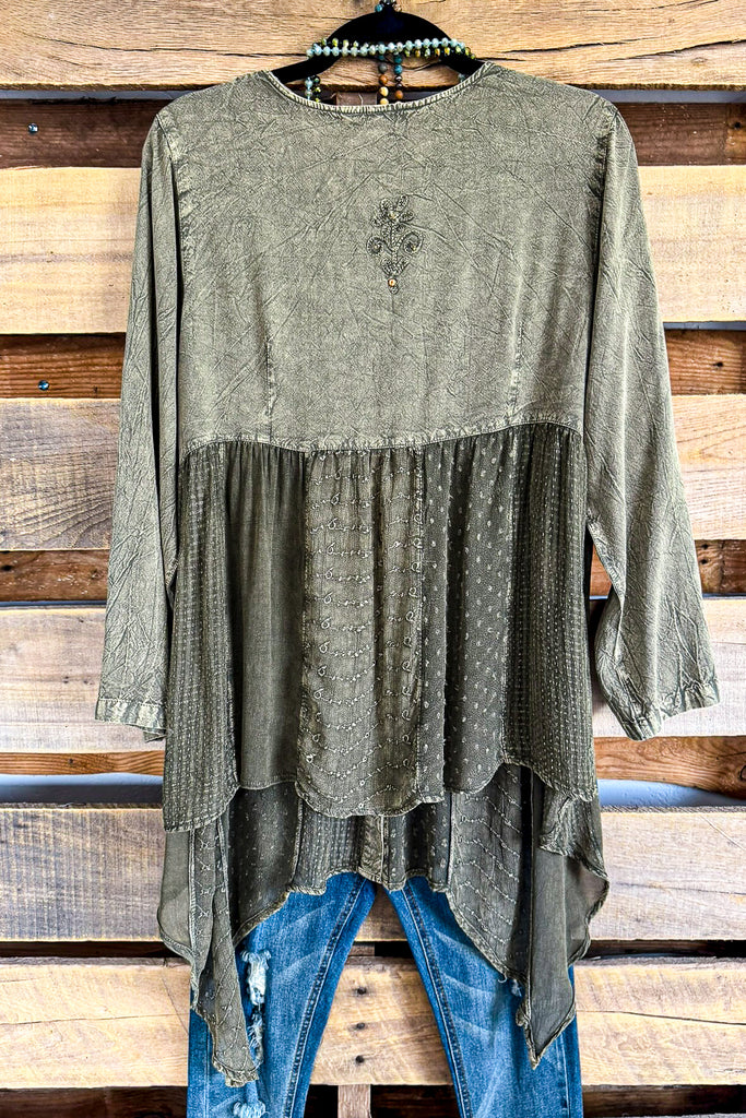 Mindful Memories Top - Gravel - SALE