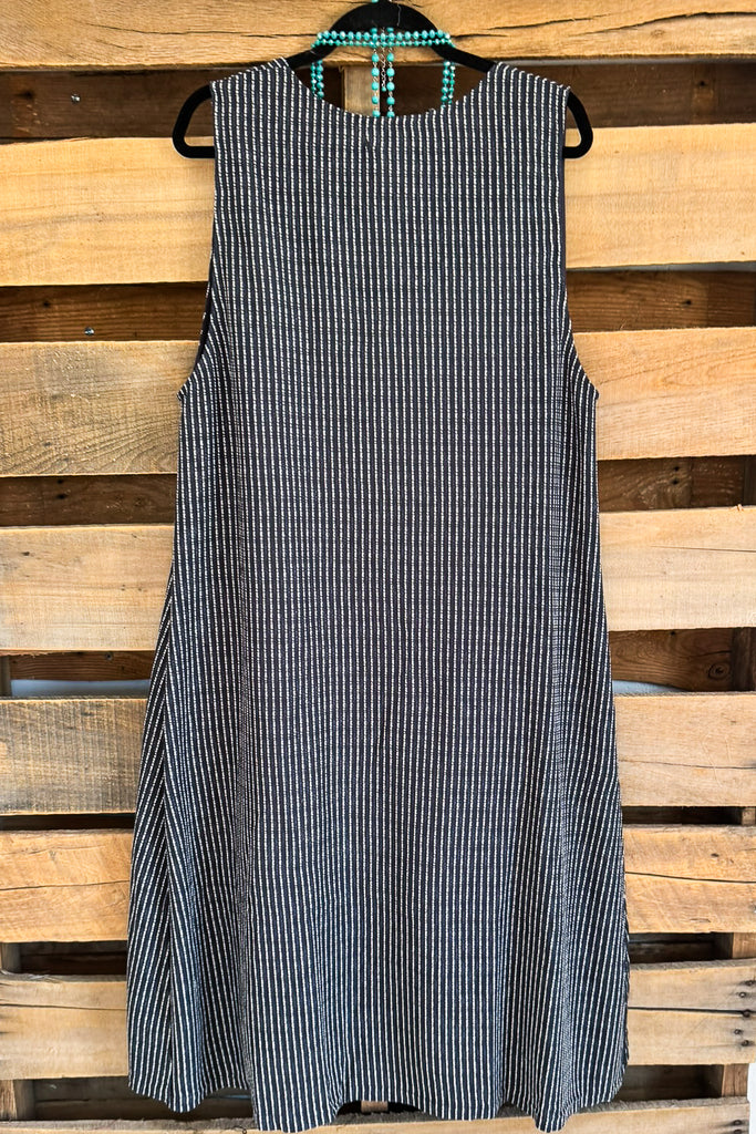 Sailing The Seas Vest - Dk. Gray